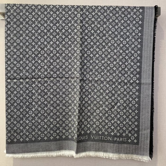 Louis Vuitton Scarf LV00090